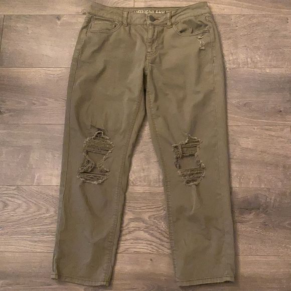 American Eagle Distressed Tom Girl Jeans - Picture 1 of 9